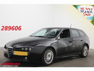 krockskadad bil auto Alfa Romeo 159 Sportwagon Sportwagon 2.0 JTD Ti Distinctive Eerste Eigenaar! Navi Clima Cruise PDC AHK 2011/11