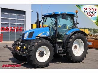 dañado máquina New Holland  T6020 ELITE BY 2012 8.421 Uur BY 2012 8.421 Uur 2012/6