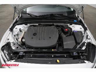Volvo V-60 2.0 B3 AUT Essential Edition ACC SHZ LrHZ Camera Leder Virtual Navi Clima picture 14