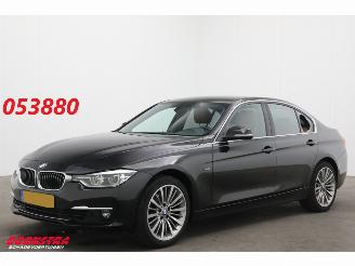 Vaurioauto  passenger cars BMW 3-serie 318i Aut. Luxury Cruise Navi Clima Leder SHZ PDC 2017/4