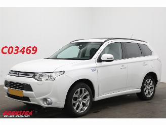 Unfallwagen Mitsubishi Outlander 2.0 PHEV instyle 4WD Schuif/kantel Navi Clima Leder SHZ Camera PDC AHK 2014/9