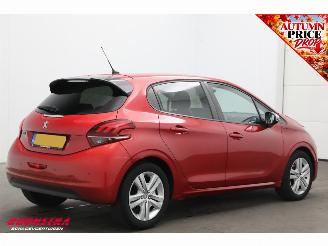 Peugeot 208 1.2 PureTech Signature Cruise Navi Apple/Android PDC Airco picture 3