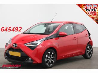 krockskadad bil auto Toyota Aygo 1.0 VVT-i x-joy 5-drs Bluetooth Clima Cruise 63.169 km! 2021/6