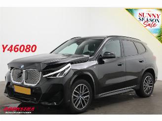 Unfallwagen BMW iX1 eDrive20 67 kWh M Sport Pano ACC Navi Clima SHZ Apple/Android Camera PDC AHK 2024/3