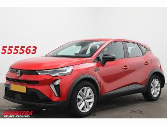 Damaged car Renault Captur 1.6 E-Tech full hybrid 145 evolution Cruise Navi Airco Apple/Android Camera PDC 2024/10