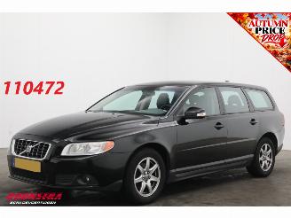skadebil auto Volvo V-70 2.0D Kinetic Cruise Navi Clima Leder PDC 2009/5