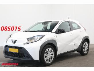 Vaurioauto  passenger cars Toyota Aygo 1.0 VVT-i MT Play Cruise Airco Bluetooth Camera 2023/4