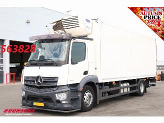 Vaurioauto  trucks Mercedes Actros 1827 Carrier Syberia MT 3-Compartimenten 2022/9