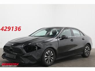 skadebil auto Mercedes A-klasse 180 Business Line ACC Camera SHZ Virtual Clima Navi LED LMV 2023/10
