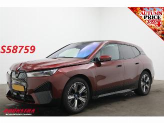 krockskadad bil auto BMW iX xDrive40 Executive 77 kWh Pano LED ACC 360° LRHZ 2024/5