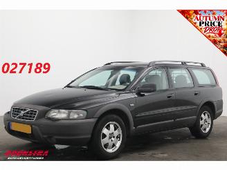 ocasión turismos Volvo V-70 Cross Country 2.4 T AWD Comfort Line Cruise Leder Memory PDC AHK 2001/3