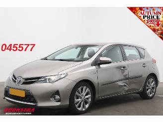 škoda osobní automobily Toyota Auris 1.8 Hybrid Executive Aut. Camera SHZ Clima Cruise Navi LED 2014/2