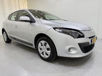 damaged passenger cars Renault Mégane HB 1.5 dCi FAP Dynamique 2011/11
