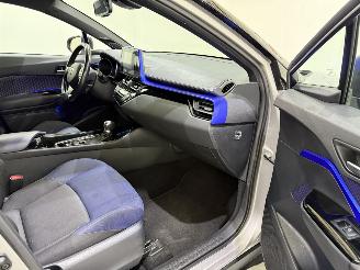 Toyota C-HR 1.8 Hybrid Bi-Tone Plus picture 10