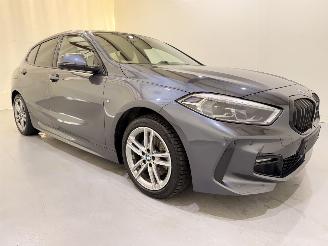 Voiture accidenté BMW 1-serie 118i M Sport Edition Pano 2021/4