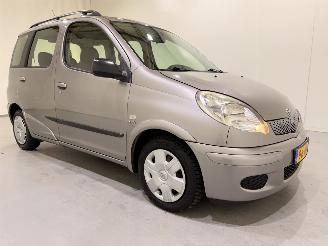 Schadeauto Toyota Yaris-verso 1.5 VVT-i Terra 2004/2