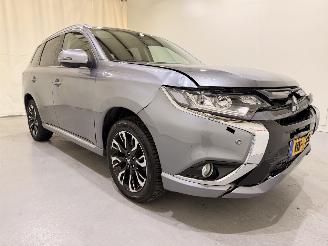 krockskadad bil auto Mitsubishi Outlander 2.0 PHEV Instyle+ 4WD Aut. 2015/10