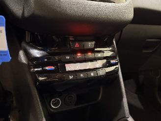 Peugeot 208 HB 1.2 Allure Navi/Clima picture 20