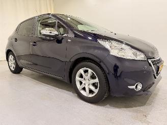 skadebil auto Peugeot 208 HB 1.2 VTi Style Navi/Clima 2014/5