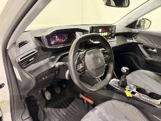 Peugeot 2008 1.2 Blue Lease Allure picture 5