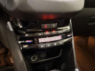 Peugeot 2008 1.2 PureTech Allure Automaat picture 37