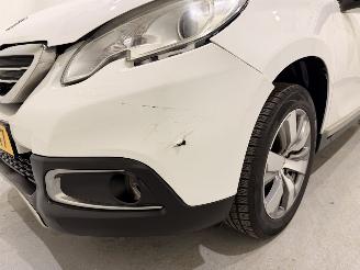 Peugeot 2008 1.2 PureTech Allure Automaat picture 17