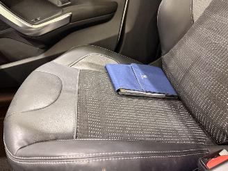 Peugeot 2008 1.2 PureTech Allure Automaat picture 39