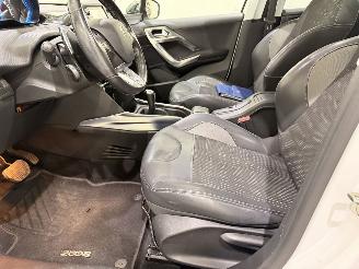 Peugeot 2008 1.2 PureTech Allure Automaat picture 13