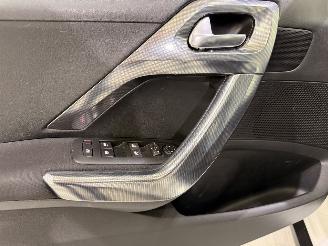 Peugeot 2008 1.2 PureTech Allure Automaat picture 35