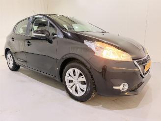 krockskadad bil auto Peugeot 208 HB 1.2 VTi Envy Clima 2013/1