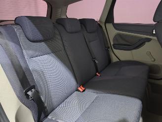 Ford Focus Wagon 1.6-16V Futura AUT 75Kw picture 11