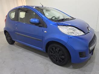 Damaged car Peugeot 107 1.0-12V XR 3.Drs Bjr.2009 2009/3