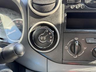 Peugeot Partner 1.6 e-HDI 90 Navteq XT Automaat Navi/Airco picture 10