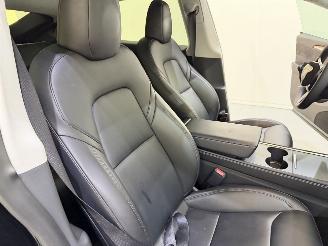 Tesla Model Y Standard Range picture 25