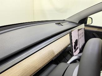 Tesla Model Y Standard Range picture 9