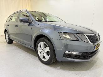 krockskadad bil auto Skoda Octavia Combi 1.5 TSI Style Aut7 2019/1