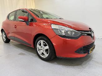 krockskadad bil auto Renault Clio HB 1.216V 75 Collection Airco 2013/4