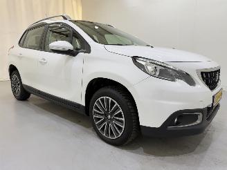 Damaged car Peugeot 2008 1.2 PureTech 110 Allure 2017/2