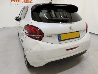 Peugeot 208 HB 1.6 Blue HDI 100 Premium picture 5