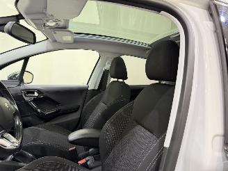 Peugeot 208 HB 1.6 Blue HDI 100 Premium picture 9