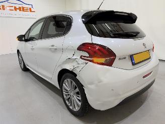 Peugeot 208 HB 1.6 Blue HDI 100 Premium picture 4