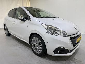 krockskadad bil auto Peugeot 208 HB 1.6 Blue HDI 100 Premium 2015/12