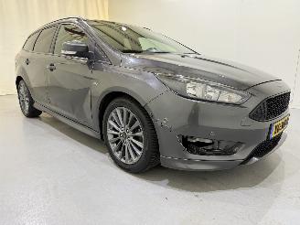 Unfallwagen Ford Focus Wagon ST-Line 140 EcoBoost 2018/4