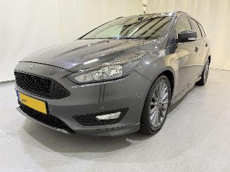 Ford Focus Wagon ST-Line 140 EcoBoost picture 3