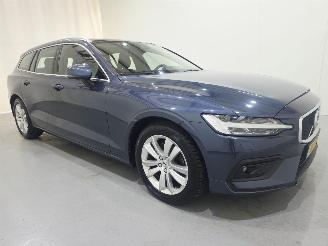 krockskadad bil auto Volvo V-60 2.0 B4 Business Pro MHEV 145Kw 2021/12