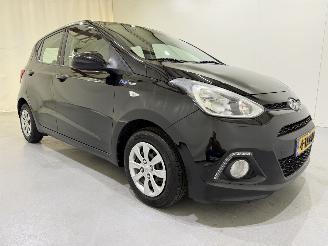 Vaurioauto  passenger cars Hyundai I-10 1.0 Blue i-Motion Comfort Plus 2014/11