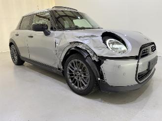 krockskadad bil auto Mini Cooper 5-Drs 1.5 C Classic Aut7 2024/12