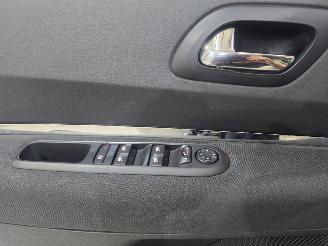 Peugeot 5008 1.2 PureTech Style 7p Bjr.2016 picture 31