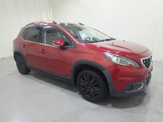 Vaurioauto  passenger cars Peugeot 2008 1.2 PureTech Allure Panorama Bjr.2016 2016/8