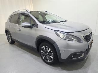 Damaged car Peugeot 2008 1.2 PureTech Allure Aut Trekhaak Panorama 2016/6